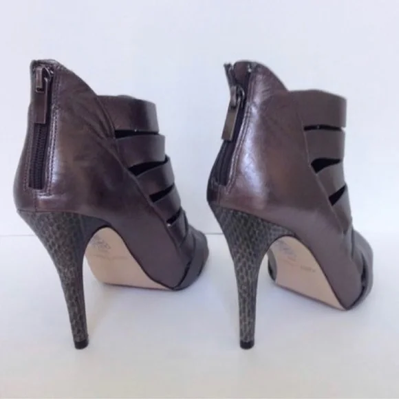 White House Black Market Gunmetal Gray Heels with Studds NWOT - Picture 7 of 7